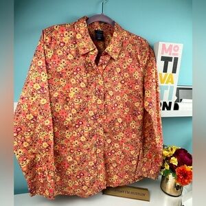 Women’s floral button down cropped shirt in size large excellent condition